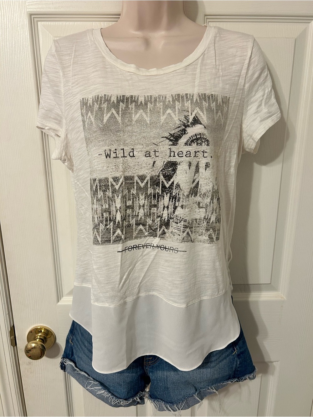 Women’s Express White Short Sleeve Graphic Tee with Sheer Hem, Wild at Heart, M
